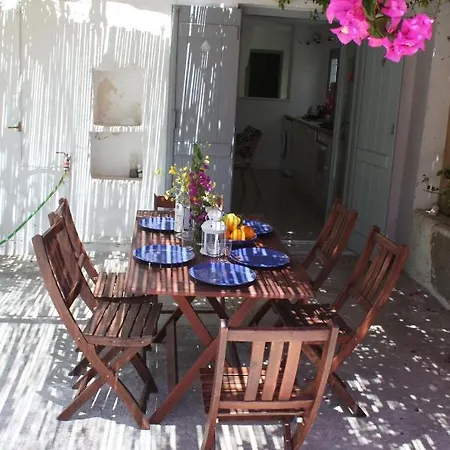 Cycladic House+Garden In Historic Heart Parikia *