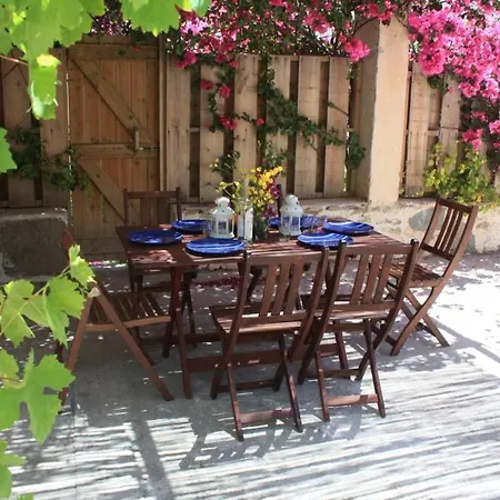 Cycladic House+Garden In Historic Heart Parikia Feriehus